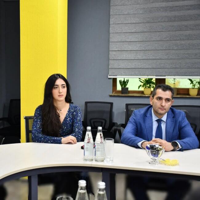 Dekabrın 5-də Azərbaycan Özəl Təhsil Müəssisələri Assosiasiyasının sədri Heydər Eminli Elm və Təhsil Nazirliyi yanında İctimai Şuranın tərkibində Elm və Ali Təhsil üzrə Dövlət Agentliyinin rəhbərliyi ilə görüş keçirib.