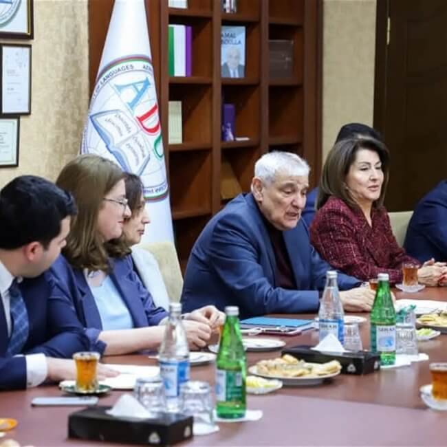 Yanvarın 9-da Azərbaycan Özəl Təhsil Müəssisələri Assosiasiyasının sədri Heydər Eminli Elm və Təhsil Nazirliyi yanında İctimai Şura tərkibində Azərbaycan Dillər Universitetinə baş çəkmişdi.