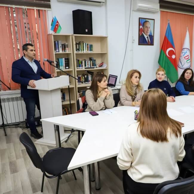 Fevralın 7-də Azərbaycan Özəl Təhsil Müəssisələri Assosiasiyasının sədri, ETN yanında İctimai Şuranın üzvü Heydər Eminli Azərbaycan Dillər Universitetində gənc müəllimlərə və doktorantlara "Təhsil Sahəsində Tədqiqat Üsulları" təlimi ve